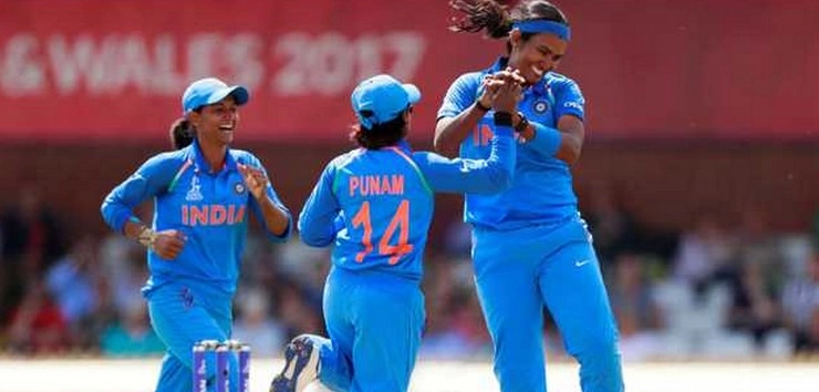 भारतीय महिलाओं की इंग्लैंड पर विस्फोटक जीत
