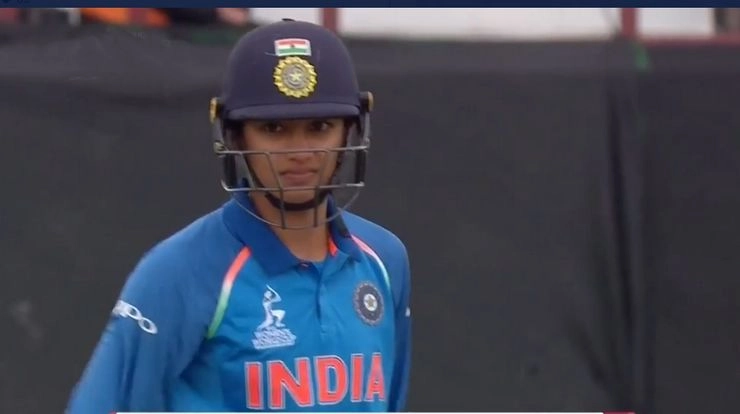 स्मृति मंधाना के विस्फोट से ऑस्ट्रेलिया पस्त, भारत टॉप पर - India beats Australia