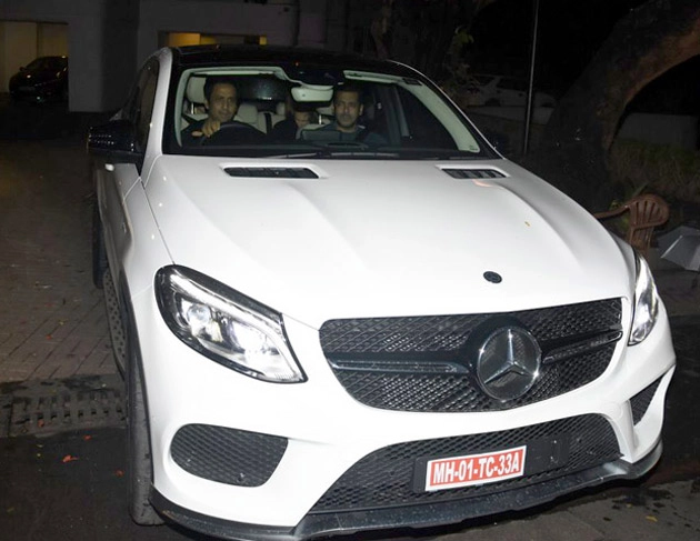 शाहरुख द्वारा सलमान को दी गई कार की ये हैं खासियत - Salman Khan, Shah Rukh Khan, Mercedes-AMG GLE 43