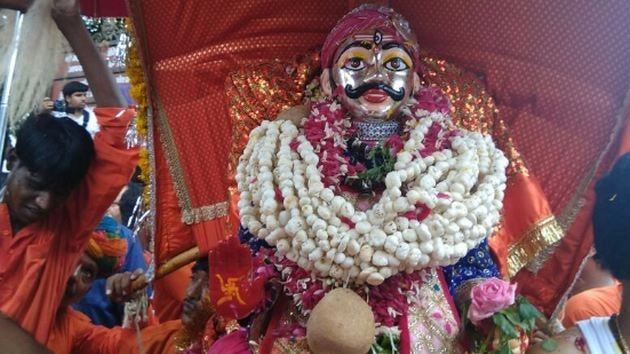 भगवान महाकाल ने श्रद्धालुओं को दिए 3 रूपों में दर्शन - Ujjain Mahakaleshwar sawari