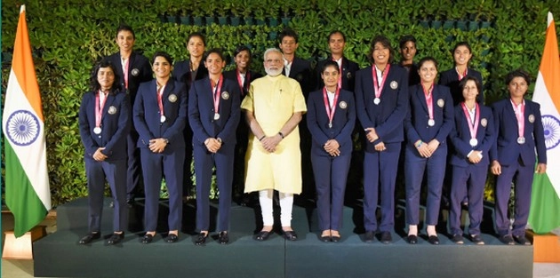 प्रधानमंत्री ने की महिला क्रिकेट टीम से मुलाकात - Narendra Modi, Indian women's cricket team