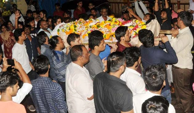 इंद्र कुमार की अंतिम यात्रा (फोटो) - Actor Inder Kumar funeral
