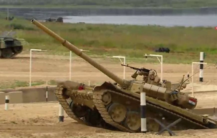 भारतीय टैंकों ने चीनी टैंकों को धूल चटाई, चीनी टैंक के हुए पुरजे-पुरजे... - Indian Army T90 tank beat Chinese tanks in Tank Biathlon in International army games 2017