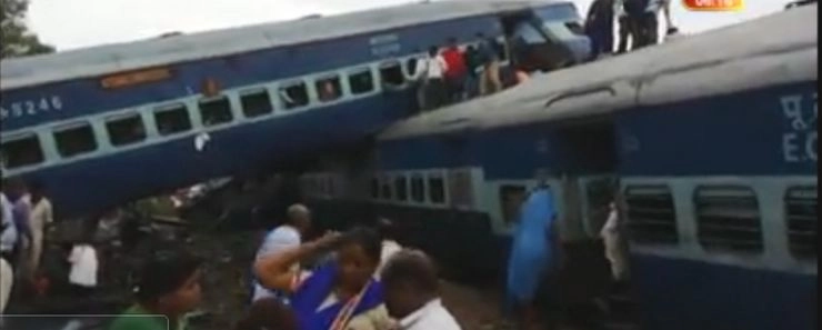 भयावह दृश्यों ने बयां की ट्रेन हादसे की भीषणता - Muzaffarnagar train accident