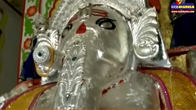 भक्तों को निराश नहीं करते गोबर गणेश (वीडियो) - Gobar Ganesh