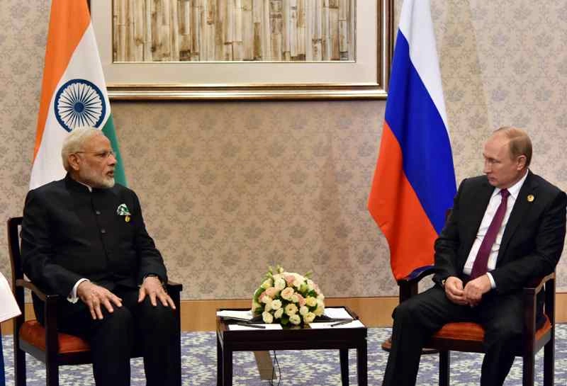 चीन में पीएम मोदी और पुतिन ने की गुफ्तगू - Narendra Modi meeting Mr. Vladimir Putin