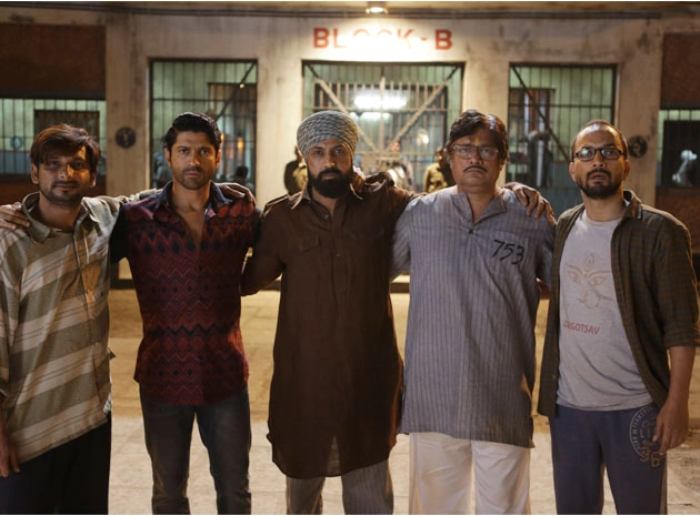 'लखनऊ सेंट्रल' 'सिमरन' पर भारी! - Lucknow Central, Simran, Box Office
