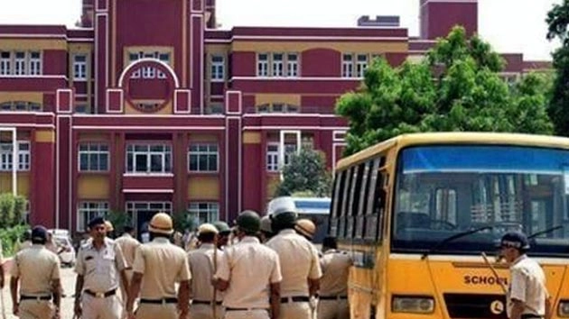 'रेयान' स्कूल की 10 बसें परिवहन विभाग ने कीं जब्‍त - Ryan International Group, Delhi Transport Department