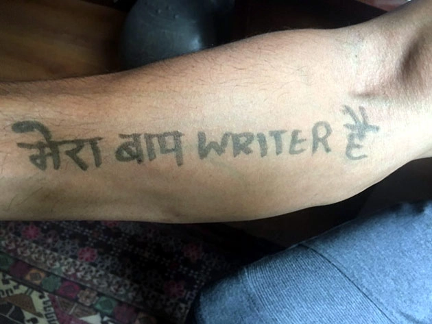 फरहान अख्तर ने हाथ पर क्यों लिखवाया- मेरा बाप लेखक है