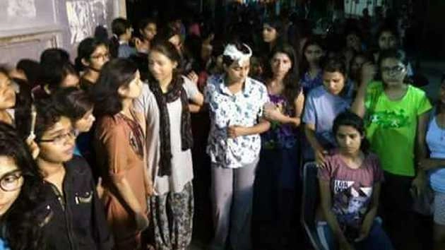 बीएचयू में छात्राओं पर लाठीचार्ज : नेताओं ने जताई नाराजगी - BHU
