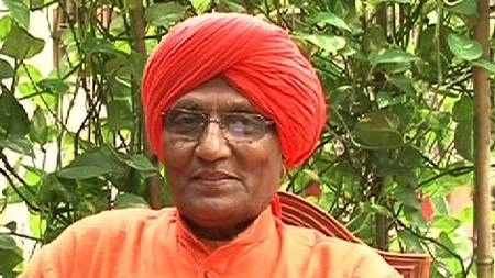 पाखंडी बाबाओं की वजह से कमजोर हो रहा है लोकतंत्र : स्वामी अग्निवेश - Swami Agnivesh