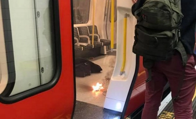 लंदन मेट्रो में फिर धमाका, अफरा-तफरी - Explosion in  London Metro