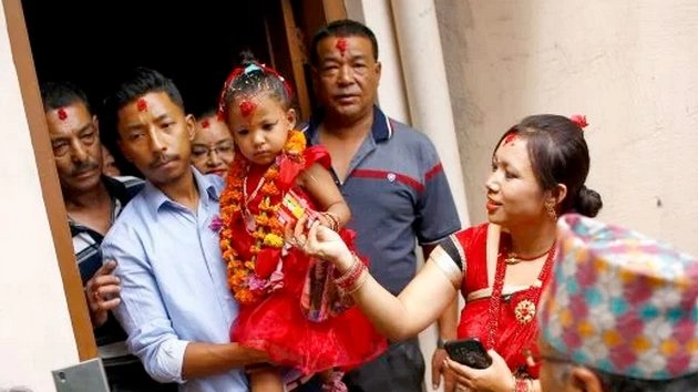 नेपाल की 3 साल की तृष्णा को 'देवी' का दर्जा दिया गया - Nepal girl trishna goddess