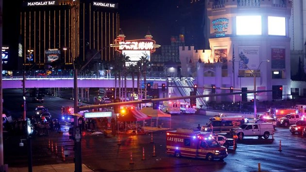 लास वेगास हमले में 59 की मौत, हमलावर के घर मिला हथियारों का जखीरा - Las Vegas shooting