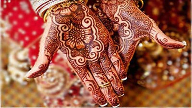 नववधू लग्नाच्या दिवशी हाताला मेहंदी का लावतात? जाणून घ्या याचे शास्त्रीय कारण