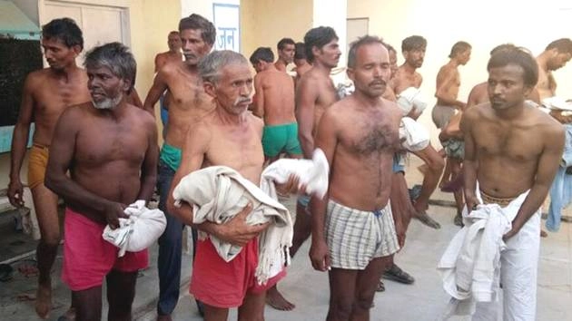 किसान ने पुलिस से मांगा पजामा, जवाब मिला नंगे जाओ... - Tikamgarh farmers