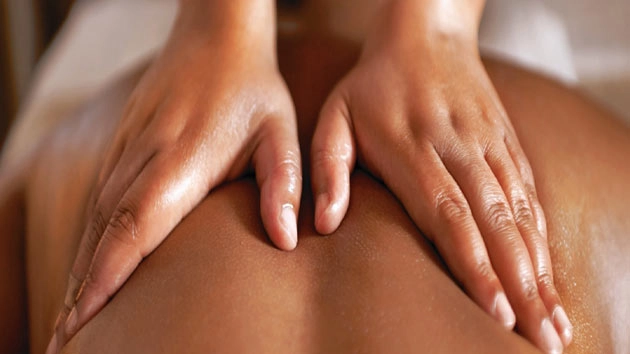 अल्कोहल मसाज के 5 बेहतरीन फायदे - Alcohol Massage Benefit