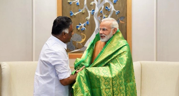 मोदी से मिले पन्नीरसेल्वम, राजनीतिक गलियारों में कानाफूसी - Prime Minister Narendra Modi Panneerselvam