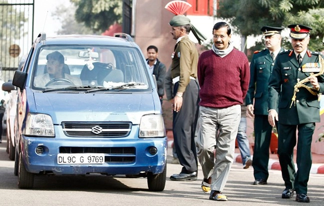 केजरीवाल की ‘आम आदमी’ कार चोरी - Arvind Kejriwal Chief Minister of Delhi