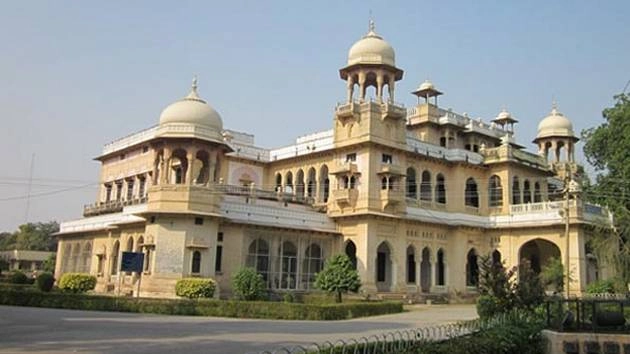 इलाहाबाद विवि की कुलपति ने की लाउडस्पीकर से अजान बंद कराने की मांग, मौलवी ने बदली स्पीकर की दिशा - Vice Chancellor of Allahabad University demanded shutdown of Ajan