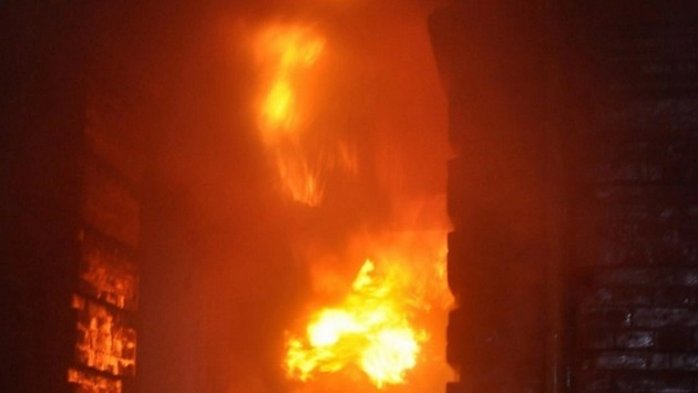 अयोध्या रेलवे स्टेशन पर लगी भीषण आग, रेल यातायात बाधित - Fire at Ayodhya railway station