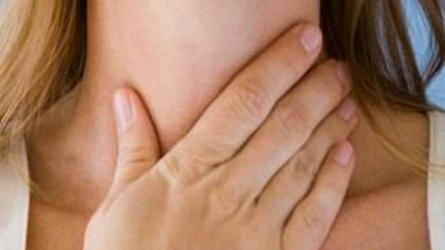 गले में खराश है, तो आजमाएं यह 5 उपाय । Throat Infection - Throat Infection