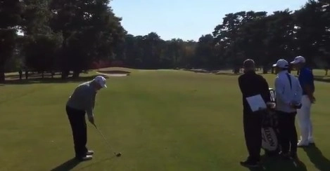 जापान पहुंचे ट्रंप, आबे के साथ खेला गोल्फ - Donald Trump plays Golf with Abe in Japan