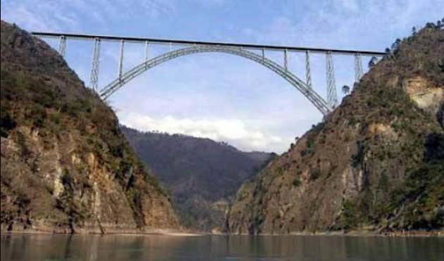 चिनाब नदी पर दुनिया के सबसे ऊंचे पुल का मेहराब लांच
