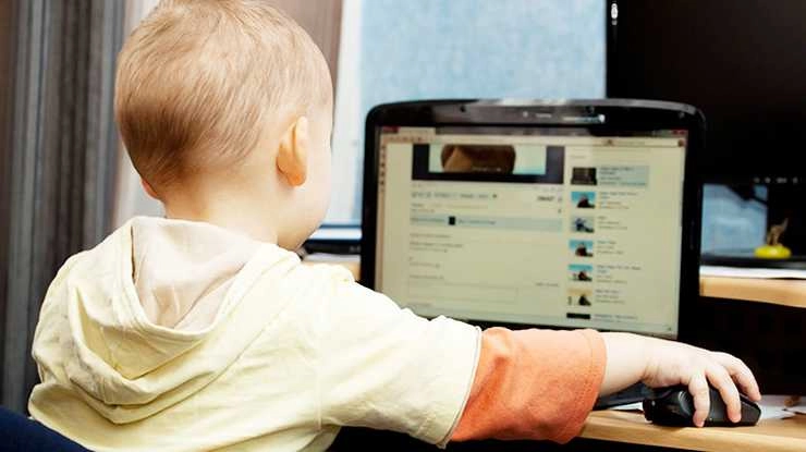 बच्चों के फेसबुक प्रयोग पर रोक पर विचार - social media