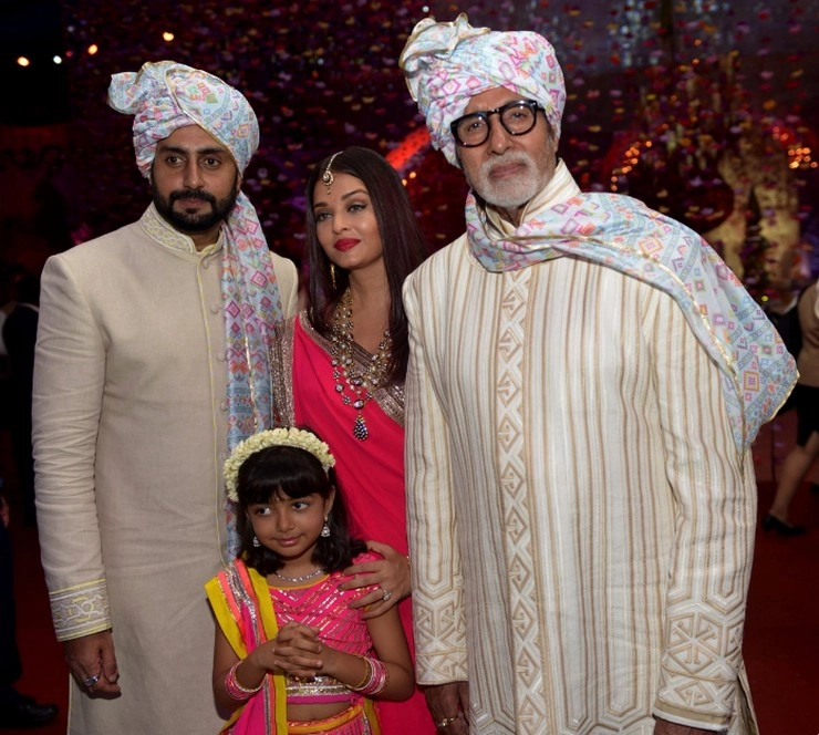 अमिताभ बच्चन कर रहे बहू का स्वागत - Amitabh Bachchan, Twitter, Pictures, Jaya Bachchan