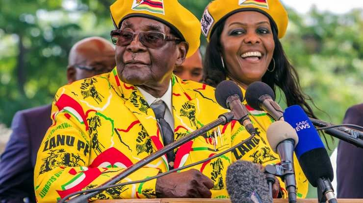 ग्रेस मुगाबे ने बढ़ाई राष्ट्रपति की मुश्किल - supposed army coup in zimbabwe