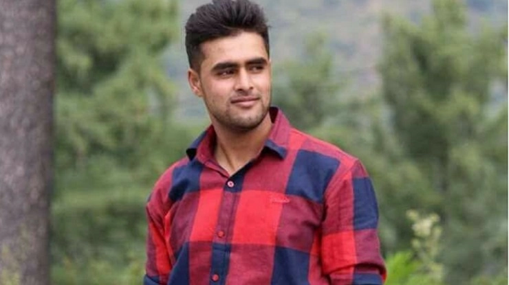 आतंकी करतूत, छुट्‍टी पर कश्मीरी जवान की हत्या - Terrorists jawans Kashmir