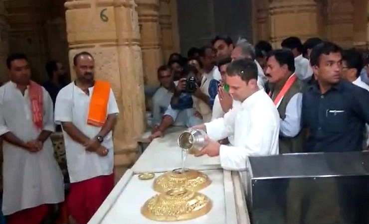 सोमनाथ मंदिर में राहुल गांधी 'गैर हिन्दू', मचा बवाल
