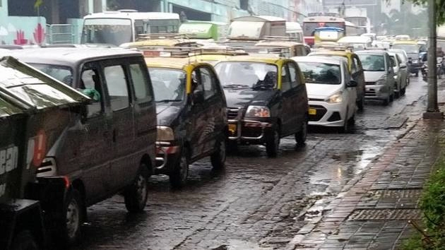 चक्रवात ओखी : मुंबई में भारी बारिश, स्कूल बंद