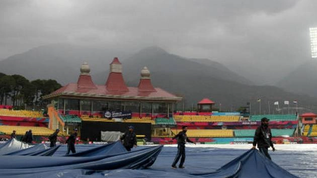 बारिश के कारण धर्मशाला में फंसी श्रीलंका की टीम - Rain, Dharamsala ODI, Sri Lanka Cricket Team