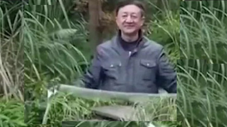 एक पल में गायब हो जाता है मिस्टर चाइना (देखें वीडियो) - China invisble