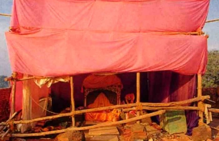अयोध्या में ठिठुर रहे हैं राम