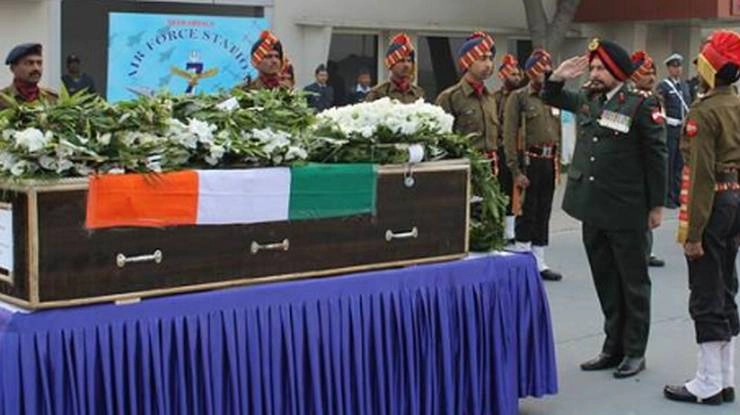 शहीदों के बच्चों की फीस के भुगतान पर पाबंदी हटी - Indian Army, Martyred soldiers, Sainik family