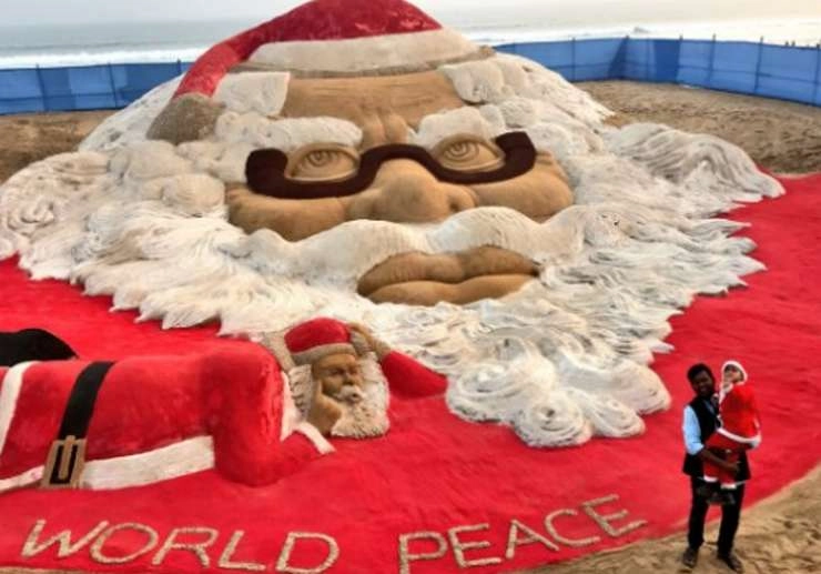 सुदर्शन पटनायक ने बनाई सांता की रेत से सबसे बड़ी कलाकृति - Sudarshan Patnaik Santa Claus,