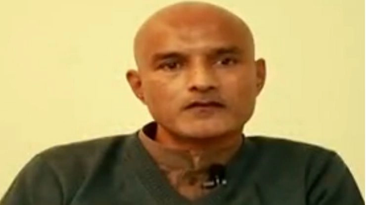 Kulbhushan Jadhav | तनाव के बीच पाकिस्तान में कैद कुलभूषण से की भारतीय राजनयिक ने मुलाकात