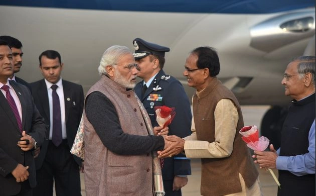 ग्वालियर पहुंचे प्रधानमंत्री, टेकनपुर के लिए रवाना - PM Modi in Madhya Pradesh