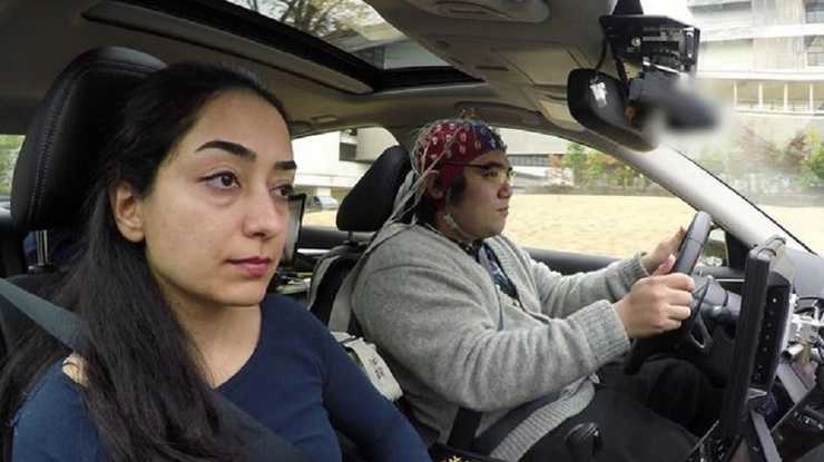 दिमाग में सोचने भर से चल देगी कार - Now drive car with brain waves