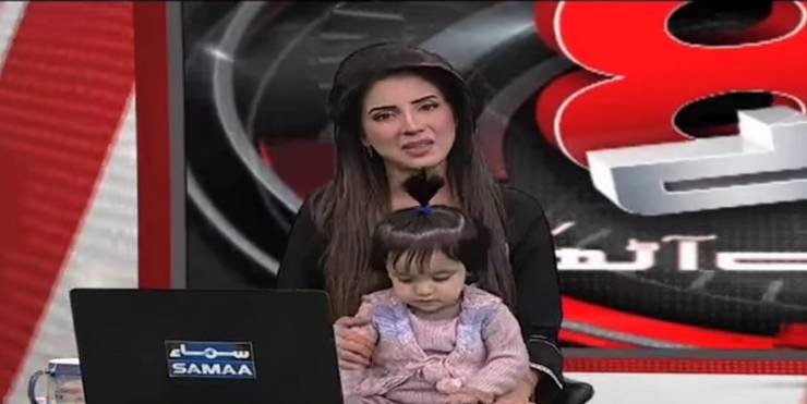 रेप और हत्या से आहत एंकर, बच्ची को गोद में बिठाकर पढ़ा समाचार (वीडियो) - Child abuse, rape, Pakistani TV anchor