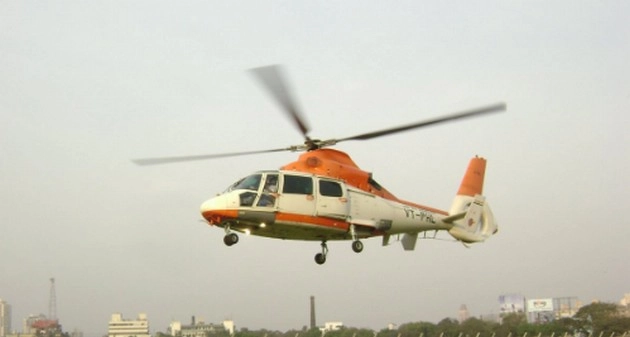 ONGC कर्मचारियों को ले जा रहा हेलीकॉप्टर दुर्घटनाग्रस्त