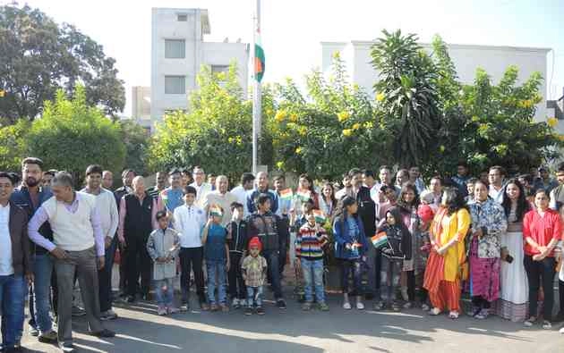 वेबदुनिया परिसर में परंपरागत रूप से हुआ झंडावंदन - republic day celebration in webdunia