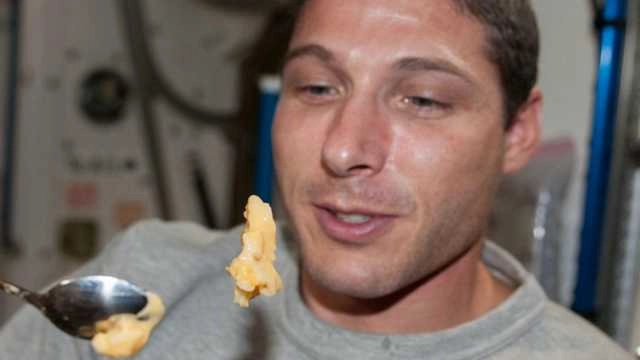 वैज्ञानिकों ने मानव मल से बनाई खाद्य सामग्री - scientists turn poo into astronaut food