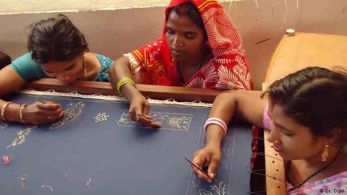 सिलाई कढ़ाई करते करते बनारस से यूरोप | indian women
