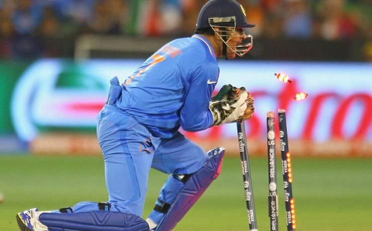 धोनी ने वनडे में विकेट के पीछे पूरे किए 400 शिकार - Mahendra Singh Dhoni, ODI cricket wicket, 400 wickets