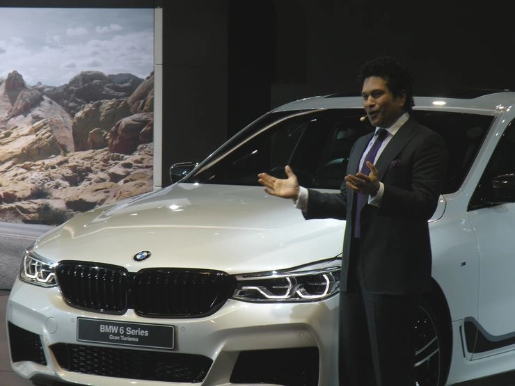 ऑटो एक्सपो 2018 :  ​सचिन तेंदुलकर ने कहा- बीएमडब्ल्यू ने लगाया सिक्स​ - BMW 6 Series GT Auto Expo 2018 Sachin Tendulkar