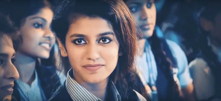 कौन है सोशल मीडिया पर सबको ‍दीवाना बनाने वाली लड़की (वीडियो) - Valentine's Day Social Media Priya Light Warrior